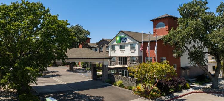智选假日套房酒店帕索罗布尔斯的(Holiday Inn Express & Suites PASO ROBLES by IHG)图片