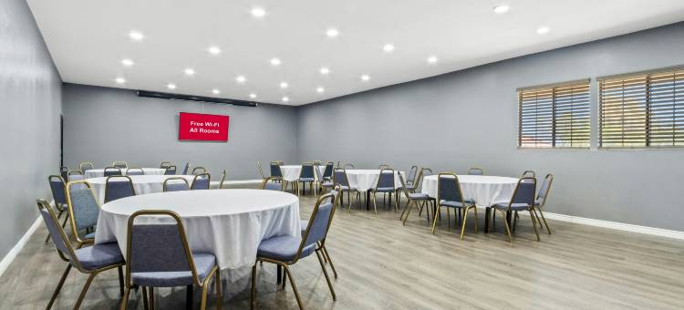 里奇克雷斯特-中国湖传统酒店及套房(Red Roof Inn & Suites Ridgecrest)图片