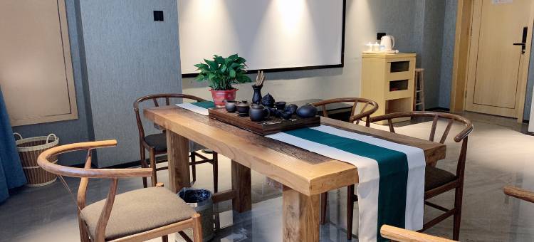 长沙诚悦假日酒店(湖南金融中心茶子山地铁站店)图片