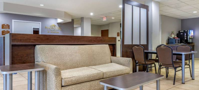 西尔瓦迪尔斯伯勒区麦客达套房酒店(Microtel Inn & Suites by Wyndham Sylva Dillsboro Area)图片