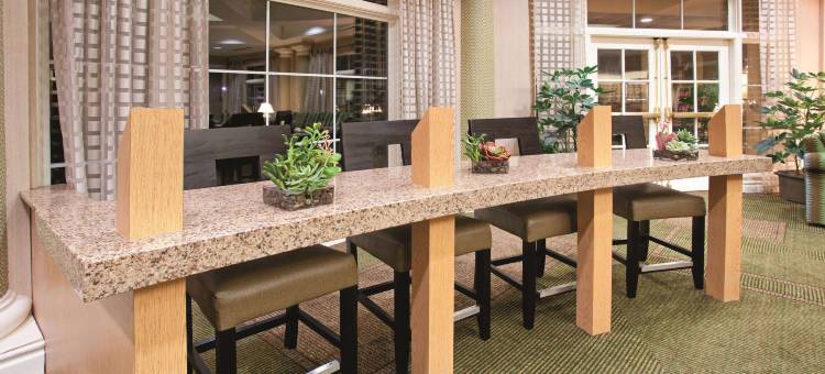 科罗拉多斯普林斯南机场拉昆塔温德姆套房酒店(La Quinta Inn & Suites by Wyndham Colorado Springs South AP)图片