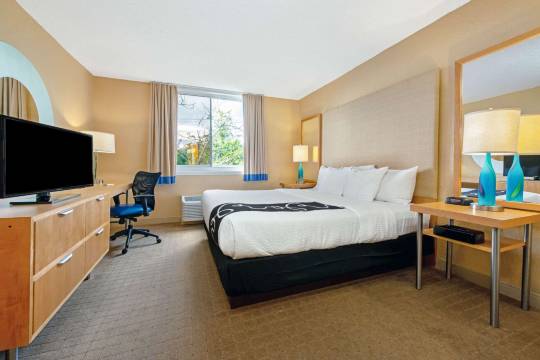 科勒尔斯普林斯南拉昆塔温德姆套房酒店(La Quinta Inn & Suites by Wyndham Coral Springs South)