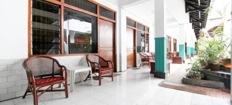 红多兹Plus酒店-近南广场(RedDoorz Plus Near Alun Alun Selatan)图片