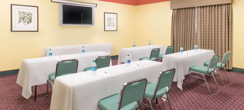 万达利亚温德姆华美达酒店(Ramada by Wyndham Vandalia)图片