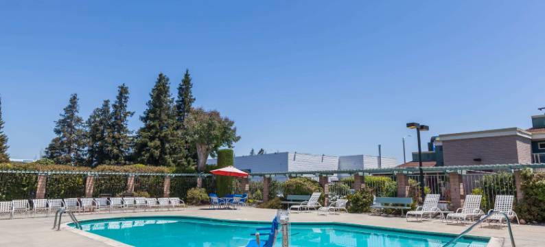 森尼维耳戴斯套房酒店(Days Inn & Suites by Wyndham Sunnyvale)图片