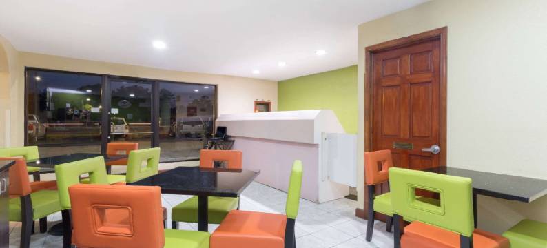 布伦瑞克-圣西蒙斯岛地区温德姆速8酒店(Super 8 by Wyndham Brunswick/St Simons Island Area)图片