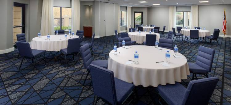 曼彻斯特波士顿地区机场万怡酒店(Courtyard Manchester-Boston Regional Airport)图片