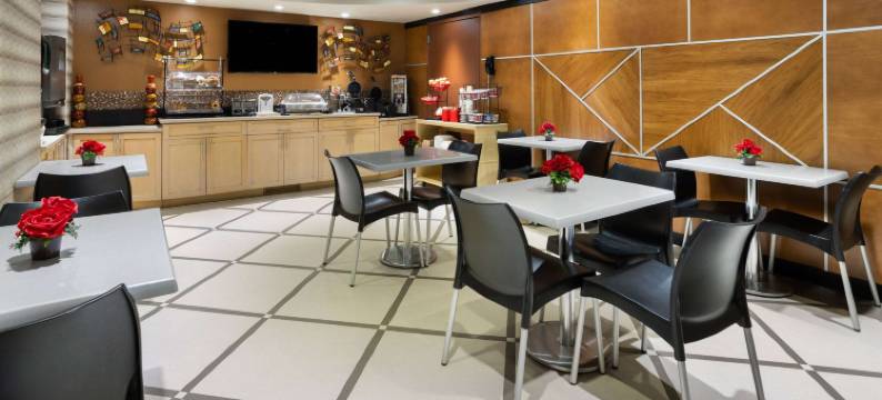 布朗克斯华美达酒店(Ramada by Wyndham Bronx)图片