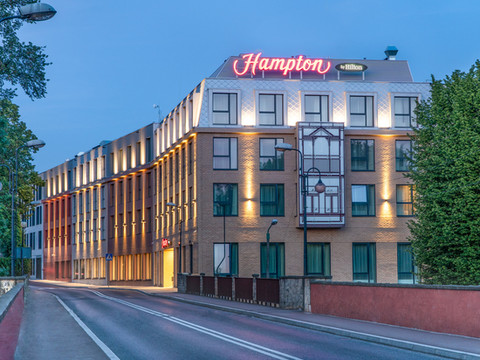 奥斯威辛希尔顿欢朋酒店