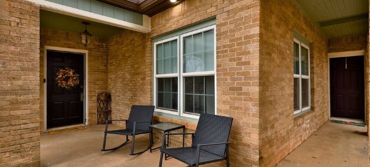 阿比林中心设有极佳户外露台和厨房的大型度假屋!(Amazing outdoor deck & kitchen, large home, central to all of Abilene!)图片