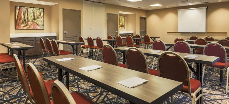 温莎索诺玛酒乡希尔顿欢朋旅馆&套房酒店(Hampton Inn & Suites Windsor - Sonoma Wine Country)图片