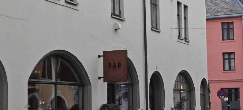 位于布罗松德中心！设备齐全的三卧室公寓(In the Heart of Brosundet! Fully equipped 3 Bed Room Ap)图片