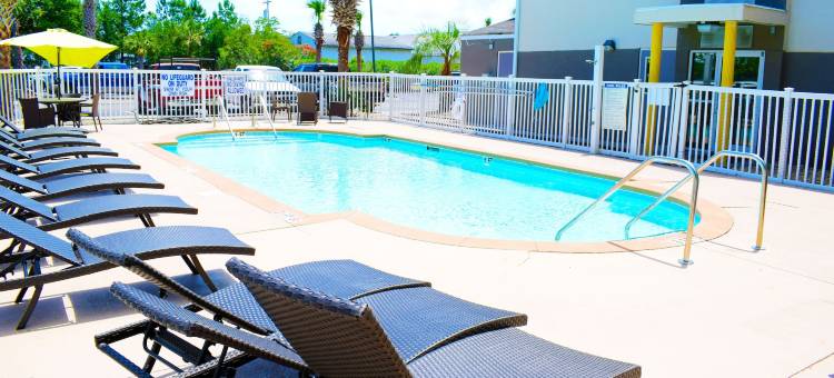 近奥特莱斯的默特尔比奇品质酒店及套房(Quality Inn & Suites Myrtle Beach Near Outlets)图片