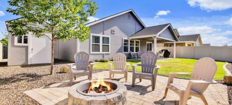 Charming Fire Pit and Inviting Patio - Cozy Meridian Retreat图片
