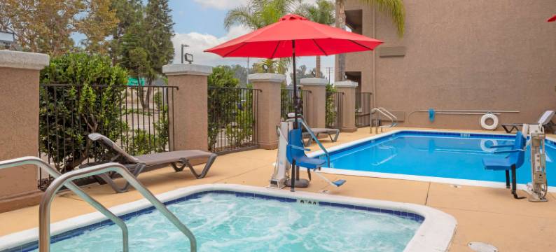 卡马里奥-奥克斯纳德凯艺套房酒店(Quality Inn & Suites Camarillo-Oxnard)图片