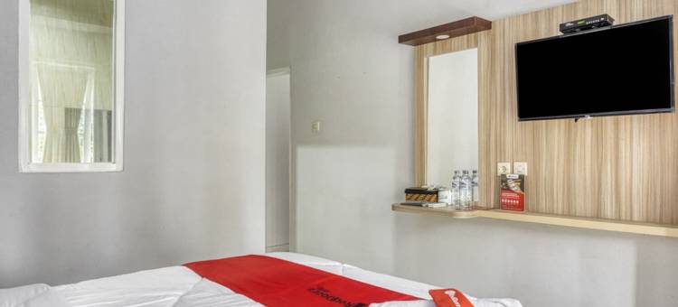 红多兹酒店-近信德库苏玛教育园2号(RedDoorz Near Sindu Kusuma Edupark 2)图片
