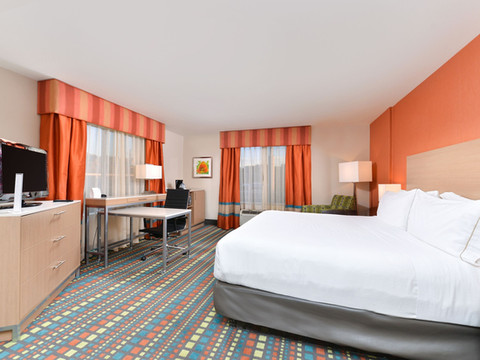 Holiday Inn Express 伯纳利欧