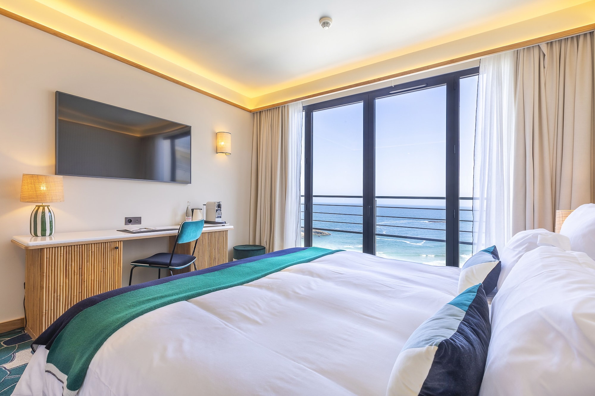 Hôtel le Café de Paris Over view