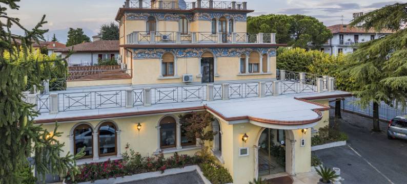 加尔德尼亚酒店(Hotel Gardenia Sirmione)图片