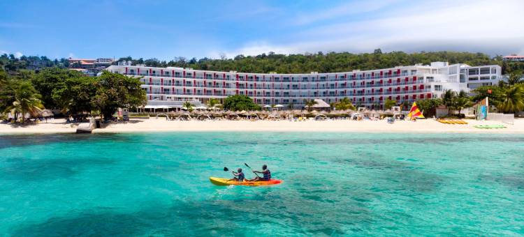 Grand Decameron Cornwall Beach，一个全包的商标度假村(Grand Decameron Cornwall Beach, A Trademark All Inclusive)图片