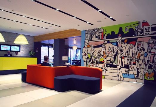 Pod 51 Hotel Overview