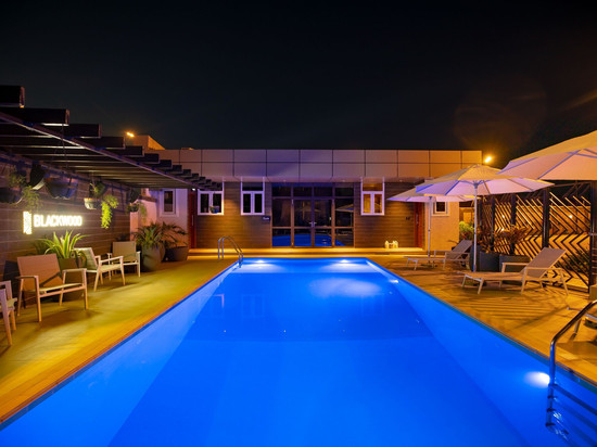 黑木酒店和公寓