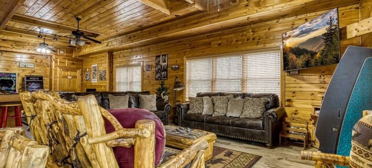 Ern854 - Wagon Wheel Lodge - Great Location! Close to All the Action! 9 Bedroom Cabin by RedAwning图片