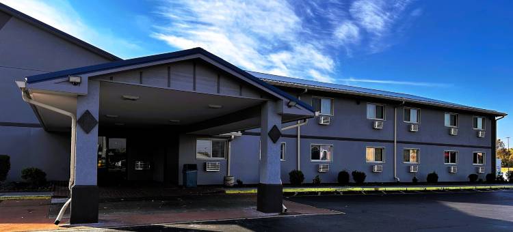 温德姆速8酒店印第安纳波利斯/埃默森大道(Super 8 by Wyndham Indianapolis/Emerson Ave)图片