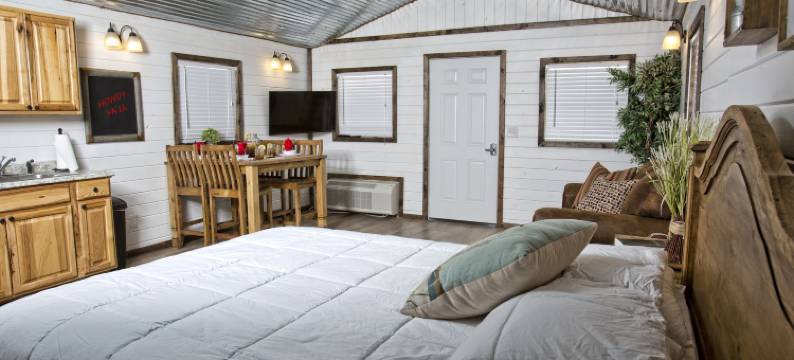 斯戴特莱恩小屋房车酒店(Stateline Cabins & RV)图片