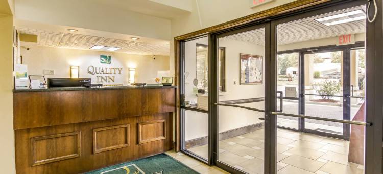 亚特兰大石山品质酒店及套房(Quality Inn Stone Mountain)图片