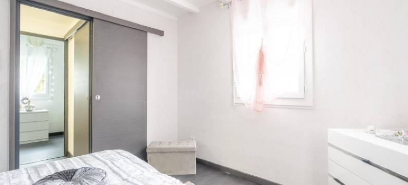 Spacious villa 200 metres from the river Orb图片