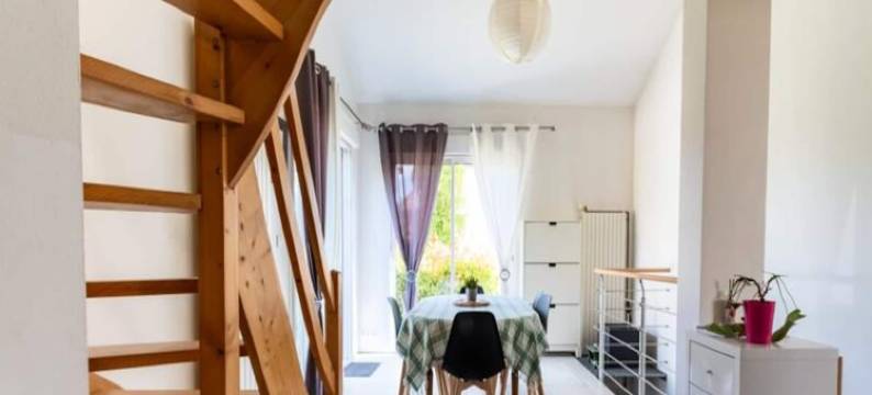 Houses & Villas for 8 People图片