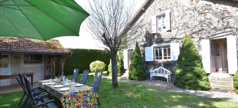 Mansion in Charrin by Loire with Pool图片