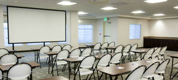 智选假日套房酒店切尼的大学区(Holiday Inn Express & Suites Cheney)图片