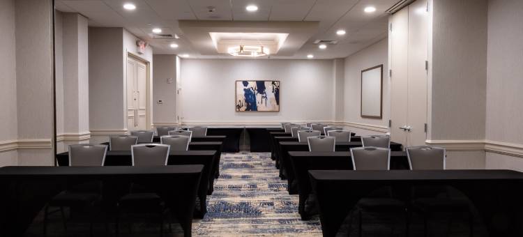 希尔顿逸林酒店-伊顿敦蒂顿瀑布(DoubleTree by Hilton Hotel Tinton Falls - Eatontown)图片