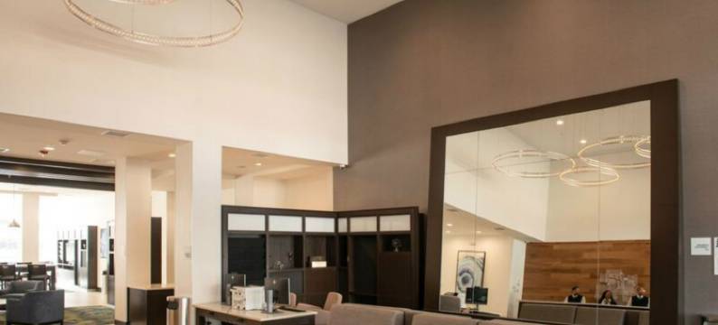 法明顿希尔斯-底特律西北假日酒店(Holiday Inn & Suites FARMINGTON HILLS - DETROIT NW by IHG)图片