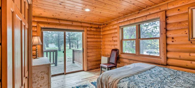 距滑雪缆车3个街区：天使之火巴士路线小屋(3 Blks to Ski Lift Angel Fire Cabin on Bus Rt)图片