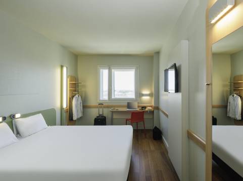 马拉加机场委拉斯开兹大道宜必思快捷酒店(Ibis Budget Malaga Aeropuerto Avenida Velazquez)