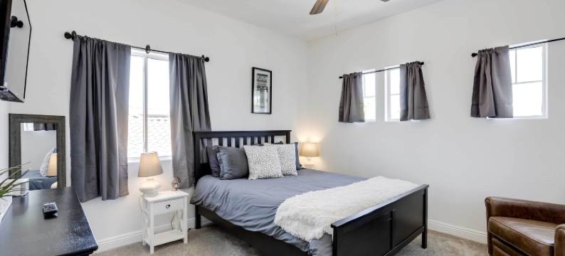 游泳池、火坑和烧烤架：古德伊尔之家！(Modern Gem with Fire Pit 3 Mi to Goodyear Ballpark!)图片