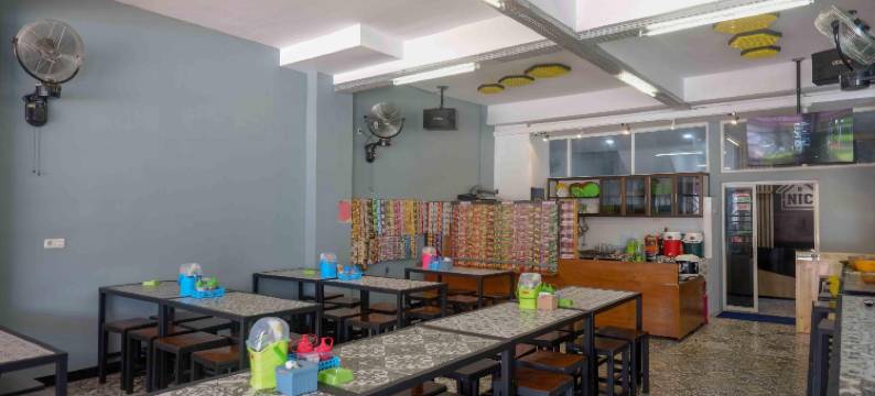 红多兹Plus酒店-近巴东库达乌迪普(RedDoorz Plus Near Patung Kuda Undip)图片