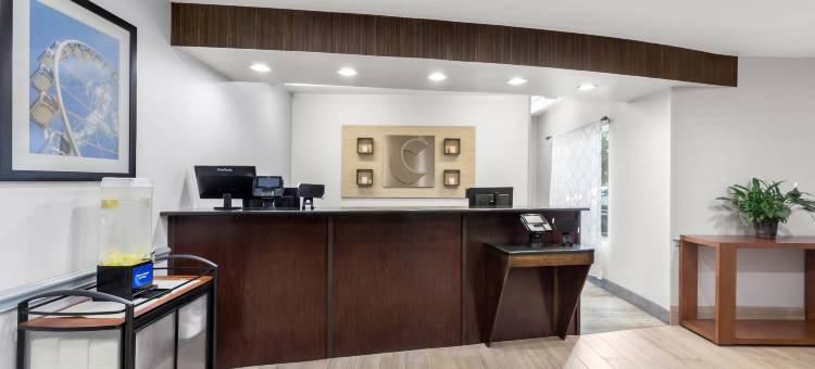 近奥兰多环球影城舒适套房酒店(Comfort Suites Near Universal Orlando Resort)图片