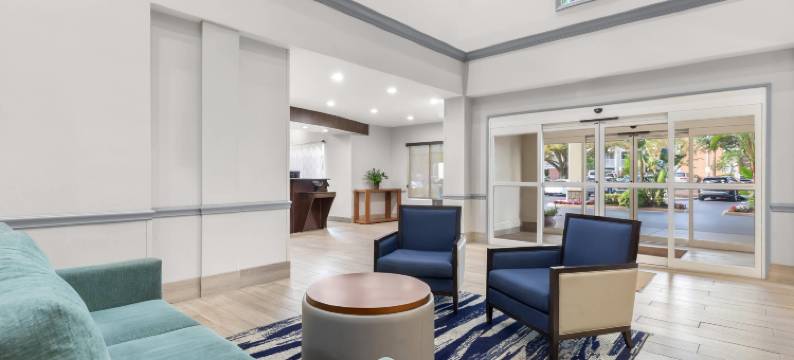 近奥兰多环球影城舒适套房酒店(Comfort Suites Near Universal Orlando Resort)图片