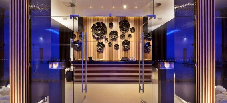 海边的葡萄酒与书籍，阿尔加维度假村(Wine & Books by the Sea, Algarve Resort)图片