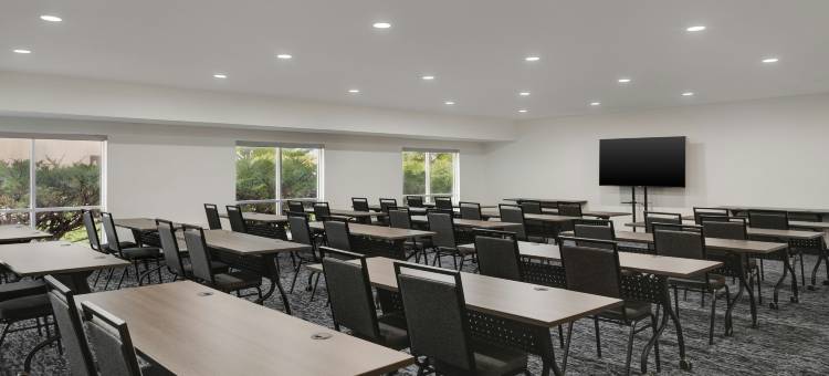 芝加哥内珀维尔/奥罗拉万枫酒店及套房(Fairfield Inn & Suites Chicago Naperville/Aurora)图片
