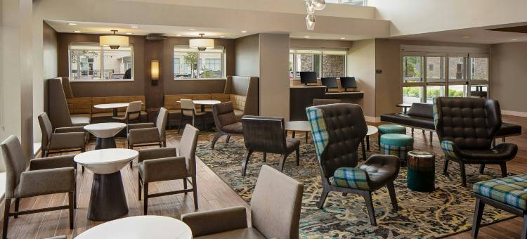 底特律法明顿山居家酒店(Residence Inn Detroit Farmington Hills)图片