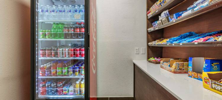 泽弗希尔斯-戴德城凯艺酒店(Quality Inn Zephyrhills-Dade City)图片