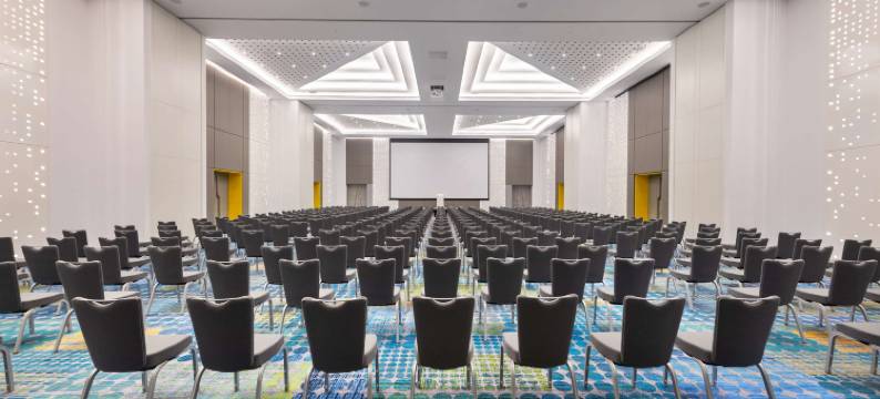 迪拜硅谷绿洲丽芮酒店(Radisson Red Hotel, Dubai Silicon Oasis)图片