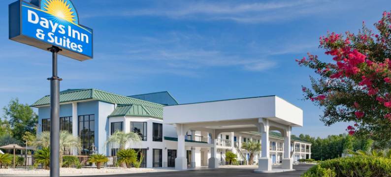 萨凡纳中城戴斯套房酒店(Days Inn & Suites by Wyndham Savannah Midtown)图片