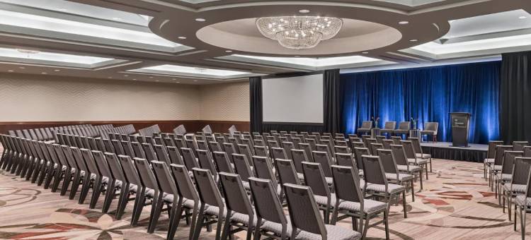 卡尔加里克莱里喜来登套房酒店(Sheraton Suites Calgary Eau Claire)图片