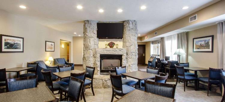 贝尔维尤-奥马哈奥弗特空军基地舒适套房酒店(Comfort Inn & Suites Bellevue - Omaha Offutt AFB)图片